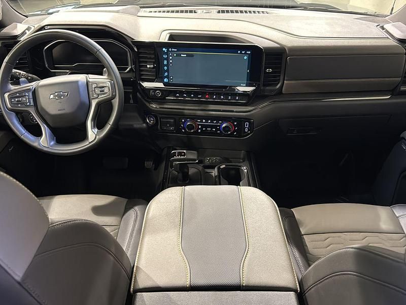 Gebraucht Chevrolet Silverado 309 PS (227 kW) 2025 Grau SUV