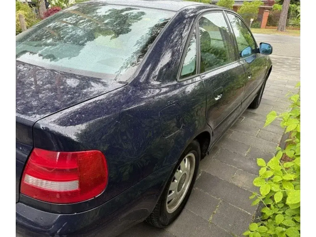 Używany Audi A4 102 KM (75 kW) 2000 Niebieski Sedan/Limuzyna