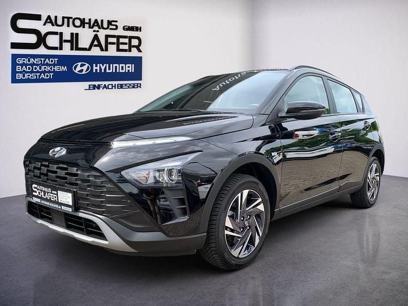 Phantom black / met Gebraucht 2024 Hyundai Bayon Trend SUV | 21.480 € (Fairer Preis) - Bild 1/4