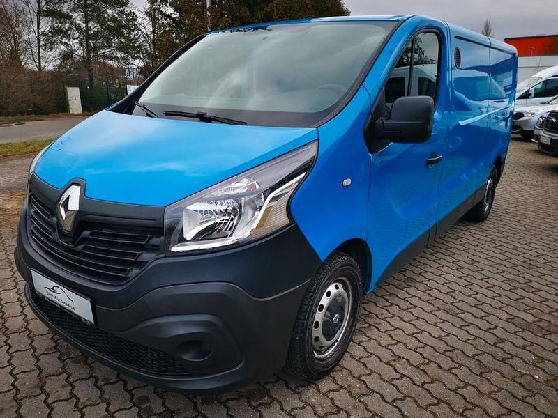Gebraucht Renault Trafic Komfort 95 PS (69 kW) 2017 Blau Van / Kleinbus