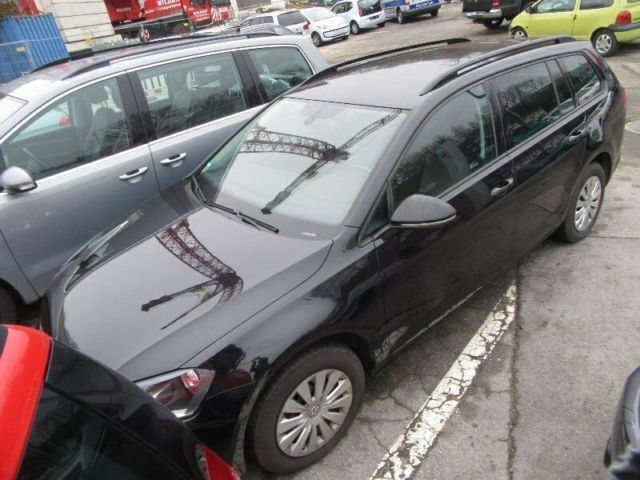 Gebraucht VW Golf VII Life 105 PS (77 kW) 2013 Schwarz metallic Kombi
