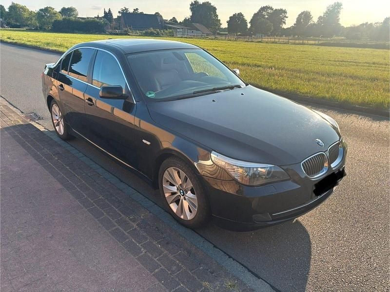 Second-hand BMW 523 190 CP (139 kW) 2007 Negru Berlinǎ