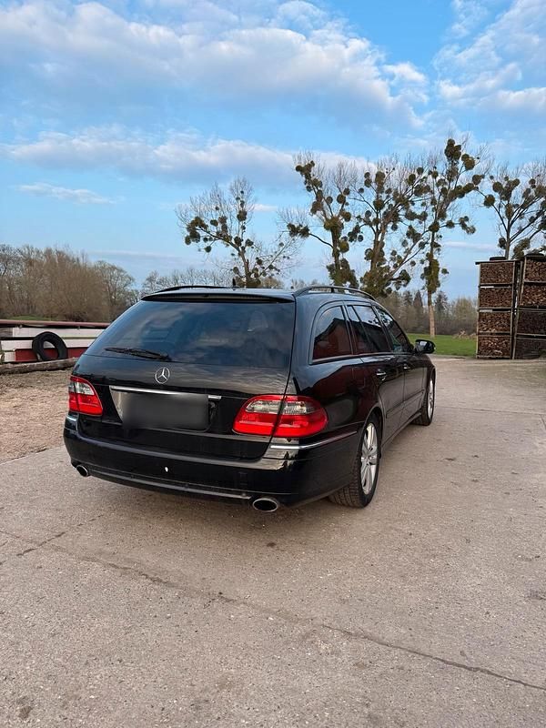 Usata Mercedes E320 221 CV (162 kW) 2007 Nero Station wagon