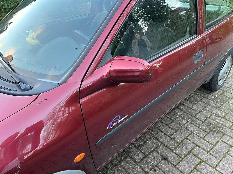 Gebraucht Opel Corsa Elegance 54 PS (39 kW) 1997 Rot Limousine
