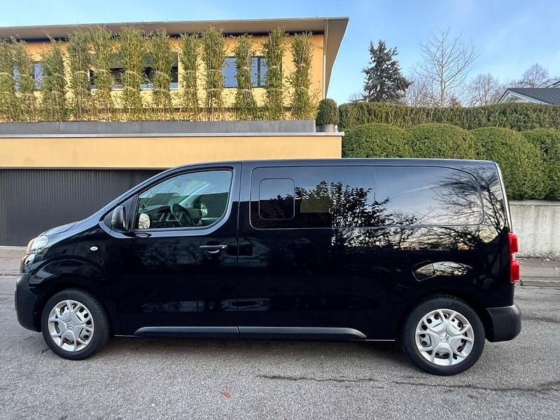 Second-hand Citroën Jumpy 120 CP (88 kW) 2023 Negru Monovolum