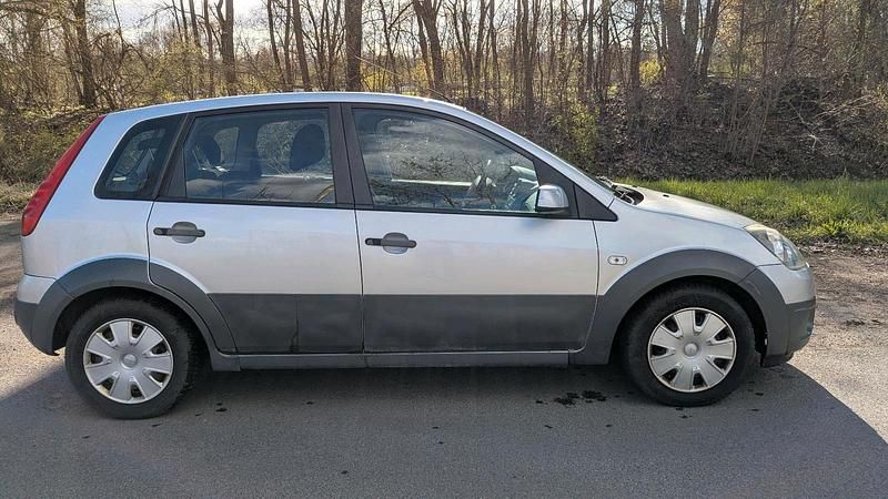 Gebraucht Ford Fiesta 80 PS (58 kW) 2007 Silber Kleinwagen