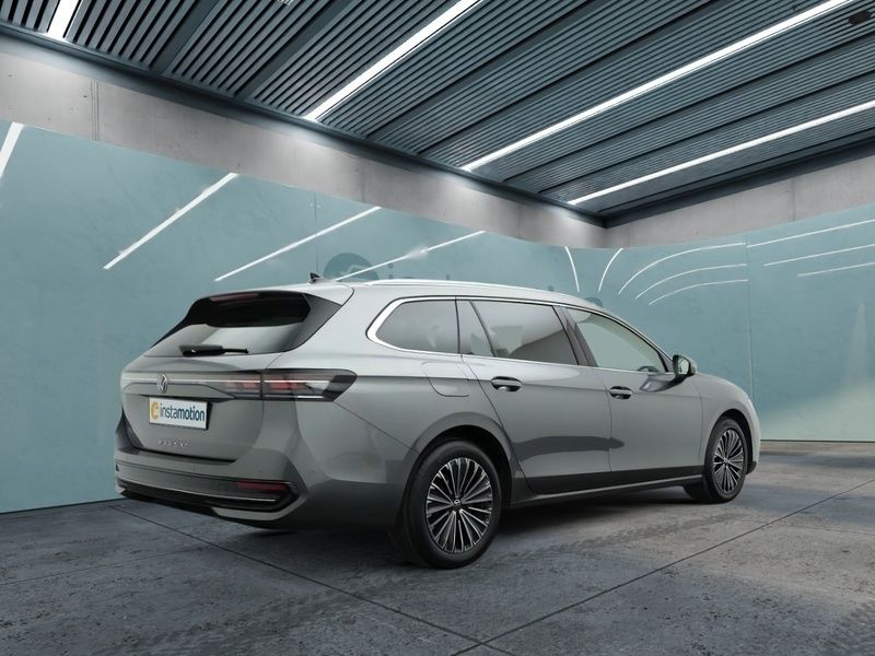 Gebraucht VW Passat Elegance 150 PS (110 kW) 2024 Grau Van / Kleinbus