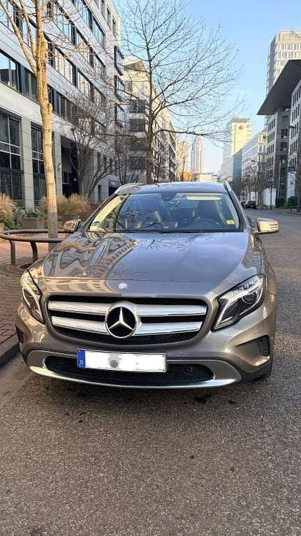 Gebraucht Mercedes GLA180 Urban 122 PS (89 kW) 2016 Grau SUV