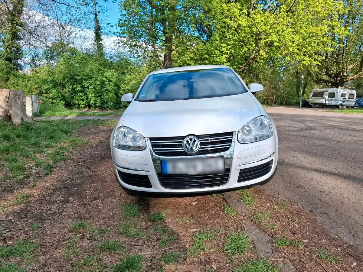 Gebraucht VW Jetta 122 PS (89 kW) 2009 Weiß Limousine