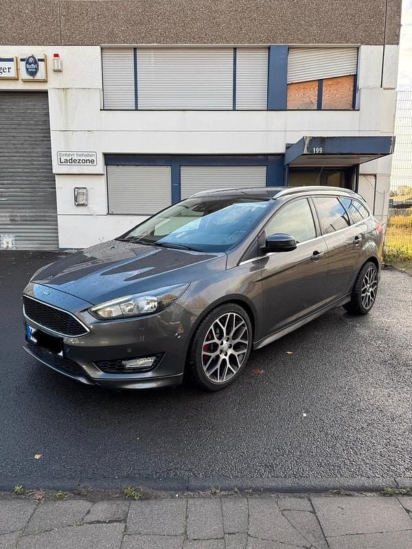 Grau Gebraucht 2015 Ford Focus Kombi | 7.500 € (Superpreis) - Bild 1/4