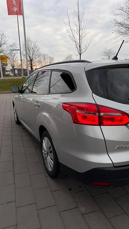 Gebraucht Ford Focus Trend 120 PS (88 kW) 2017 Silber Kombi