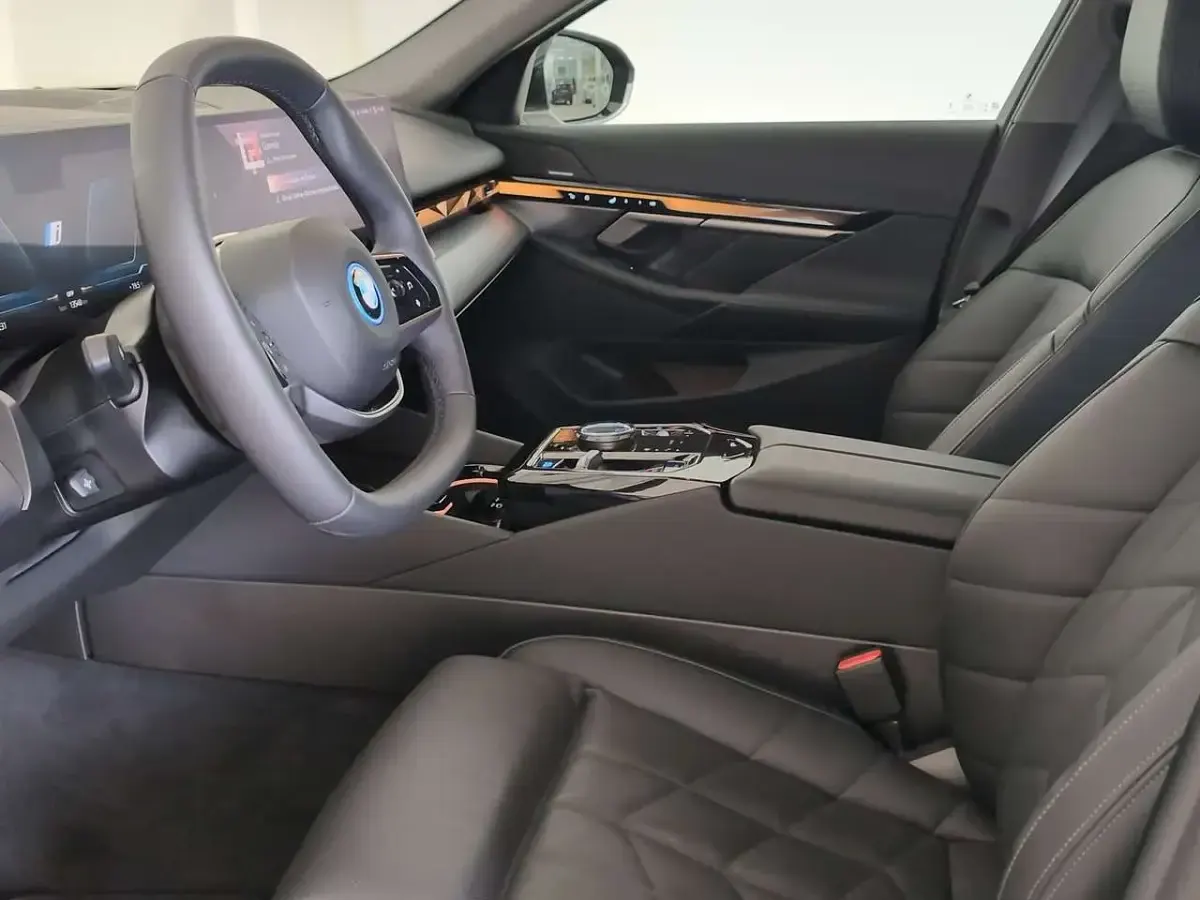 Gebraucht BMW i5 Sport Line 250 kW (340 PS) 2025 Grau Limousine