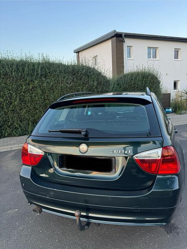 Gebraucht BMW 318 122 PS (89 kW) 2007 Grün Kombi