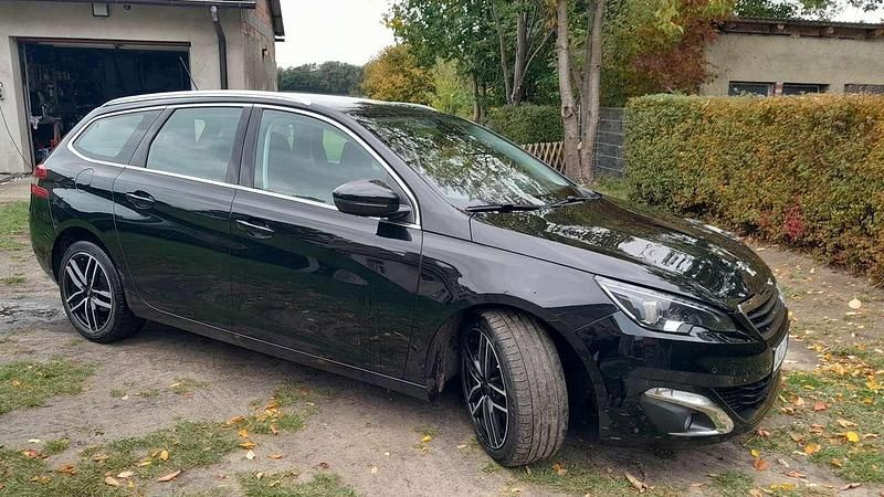 Gebraucht Peugeot 308 Allure 150 PS (110 kW) 2015 Limousine