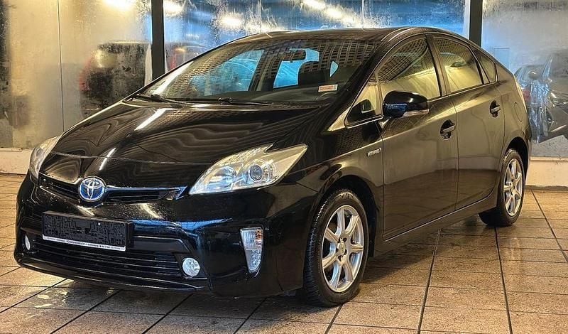 Schwarz Gebraucht 2012 Toyota Prius Life Limousine | 11.950 € (Fairer Preis) - Bild 1/4