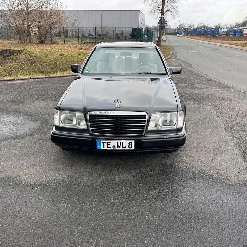 Gebraucht Mercedes 230 132 PS (97 kW) 1989 Kombi