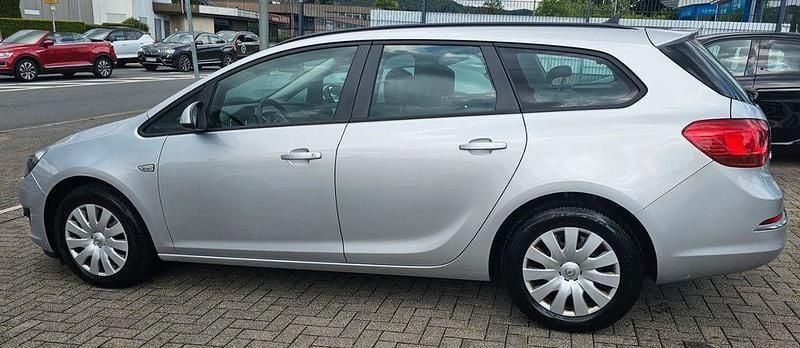 Gebraucht Opel Astra Edition 120 PS (88 kW) 2013 Silber Kombi