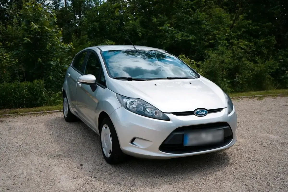Gebraucht Ford Fiesta 82 PS (60 kW) 2009 Silber Kleinwagen