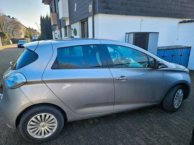 Second-hand Renault Zoe 42 kW (58 CP) 2017 Argintiu Hatchback