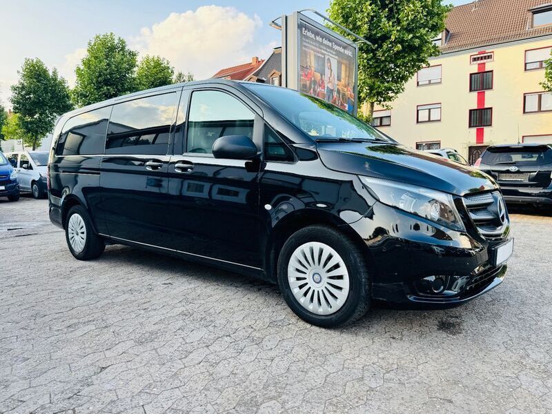 Obsidianschwarz metallic Gebraucht 2017 Mercedes Vito Van / Kleinbus | 22.400 € - Bild 1/4