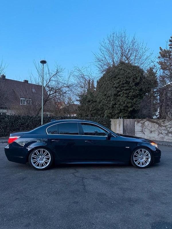 Gebraucht BMW 530 235 PS (172 kW) 2007 Blau Limousine
