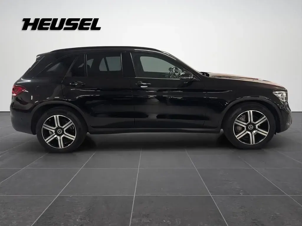Gebraucht Mercedes GLC220 Night 194 PS (142 kW) 2019 Metalliclack obsidianschwarz SUV