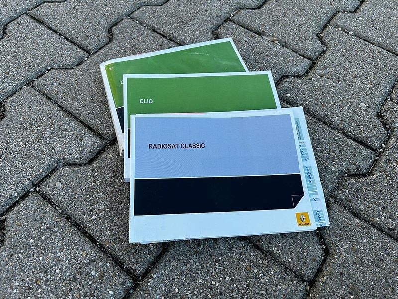 Gebraucht Renault Clio II 100 PS (73 kW) 2011 Grau Limousine