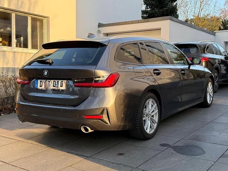 Gebraucht BMW 330 Advantage 258 PS (189 kW) 2019 Grau Kombi