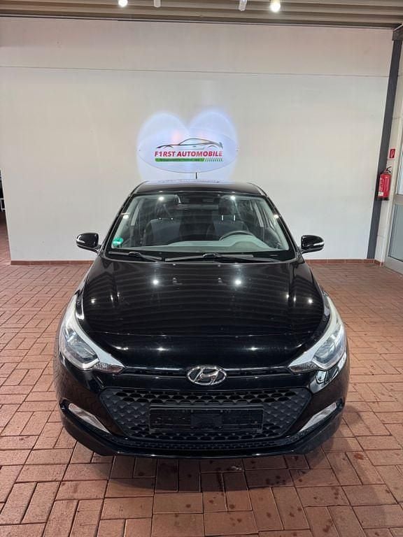 Gebraucht Hyundai i20 Basis 75 PS (55 kW) 2017 Limousine