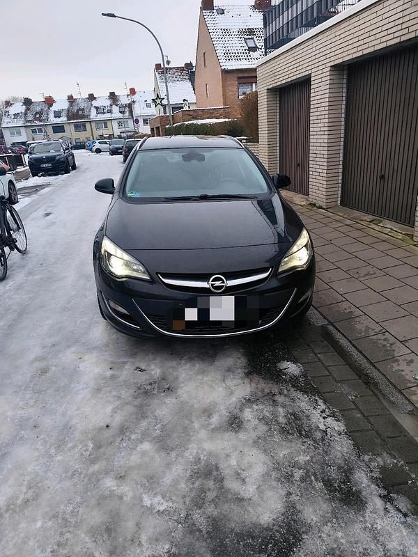 Schwarz Gebraucht 2013 Opel Astra Kombi | 5.998 € - Bild 1/4