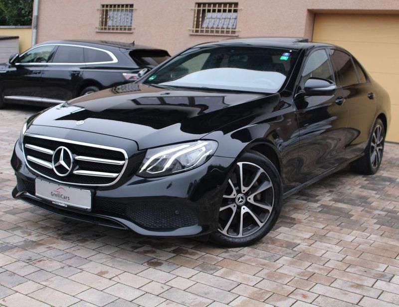 Schwarz Gebraucht 2020 Mercedes E200 Night Limousine | 21.999 € (Guter Preis) - Bild 1/4