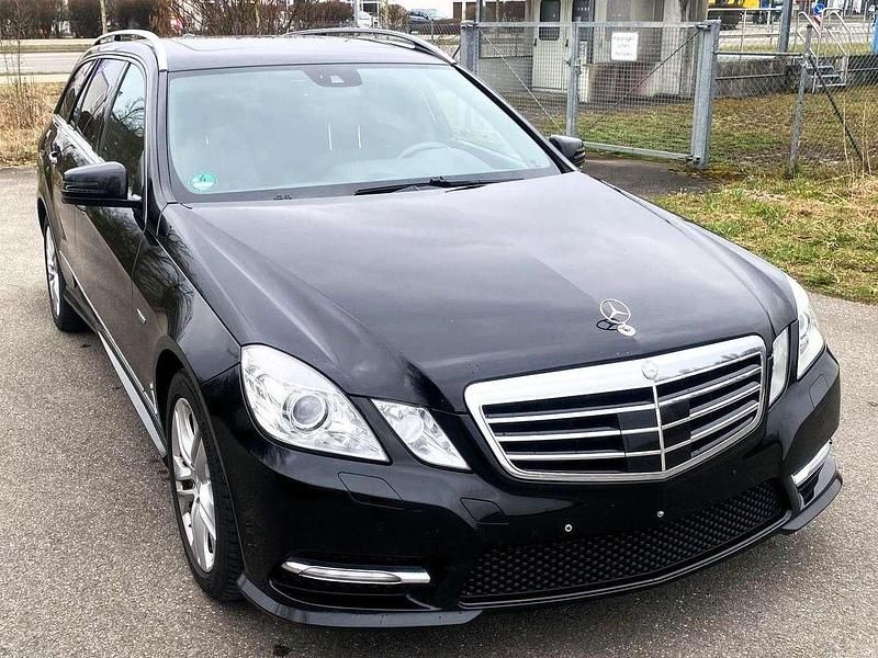 Silber Gebraucht 2011 Mercedes E350 Avantgarde Kombi | 9.800 € (Teuer) - Bild 1/4