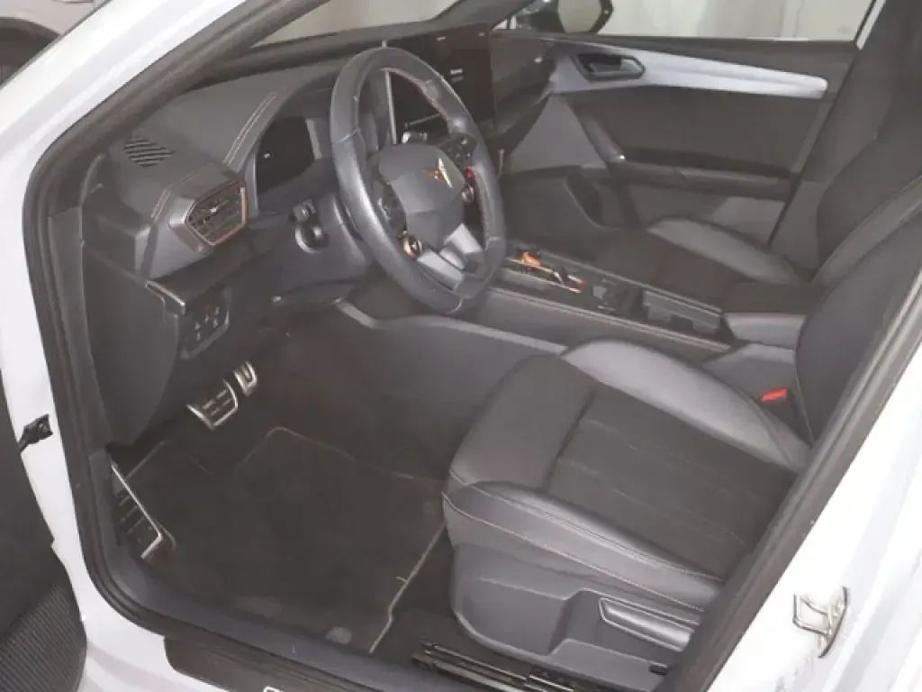 Second-hand Cupra Leon 150 CP (110 kW) 2025 Alb Break