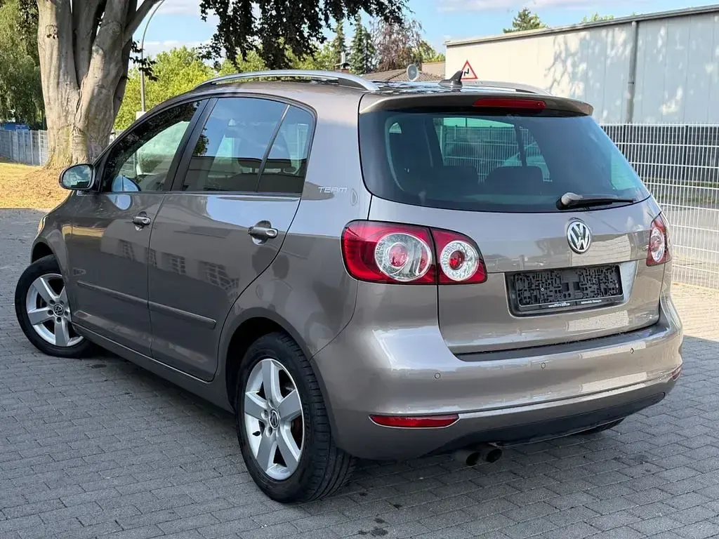 Gebraucht VW Golf Plus Team 122 PS (89 kW) 2011 Braun Van / Kleinbus