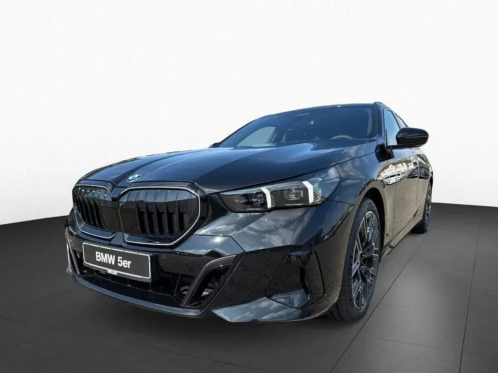 Gebraucht BMW 520 Comfort Edition 197 PS (144 kW) 2025 Black sapphire (schwarz) Kombi