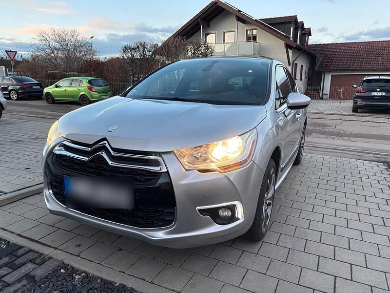 Silber Gebraucht 2011 Citroën DS4 Kleinwagen | 7.499 € - Bild 1/4