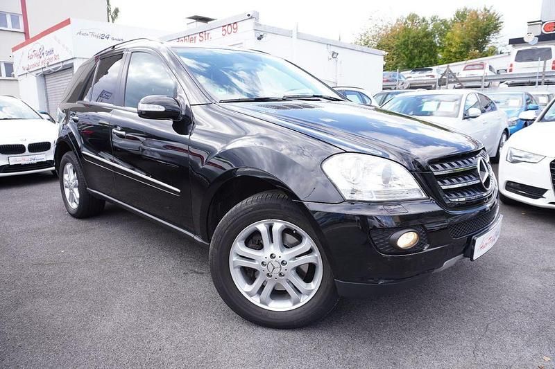 Schwarz Gebraucht 2005 Mercedes ML320 SUV | 12.990 € - Bild 1/4