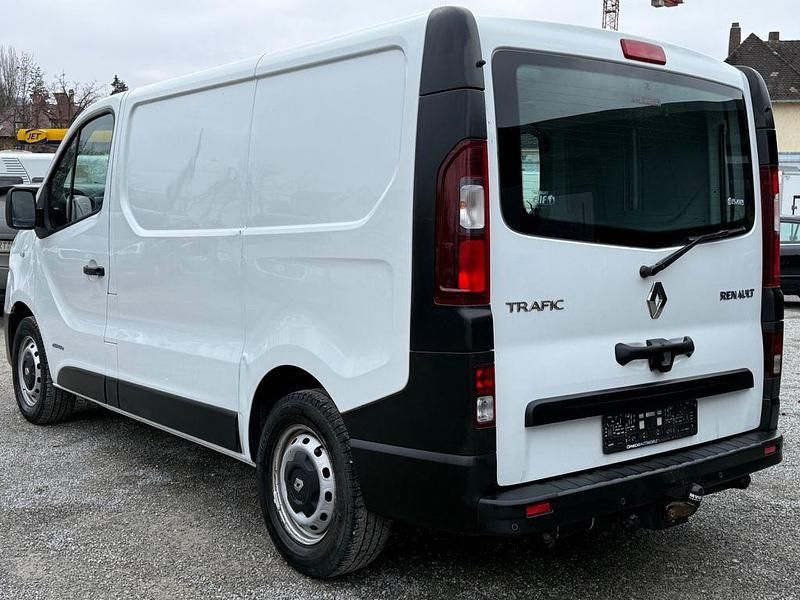 Gebraucht Renault Trafic Komfort 140 PS (102 kW) 2015 Weiß Van / Kleinbus