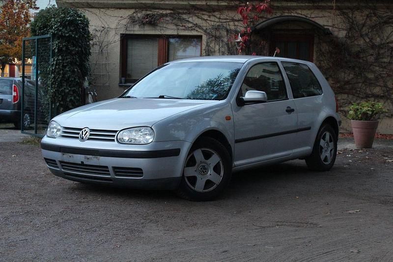 Silber Gebraucht 1999 VW Golf IV Kleinwagen | 1.499 € (Fairer Preis) - Bild 1/4