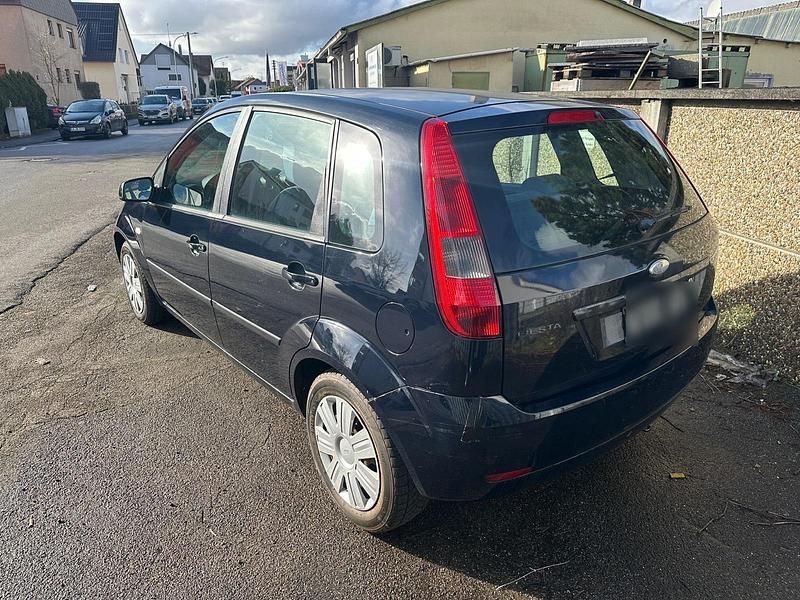 Gebraucht Ford Fiesta 80 PS (58 kW) 2005 Blau Kleinwagen