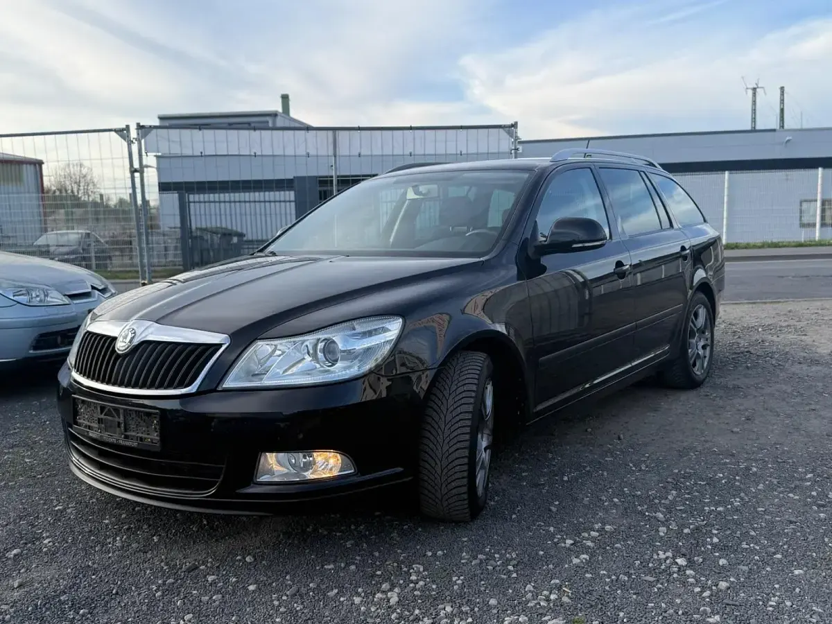 Gebraucht Skoda Octavia 122 PS (89 kW) 2012 Schwarz Kombi