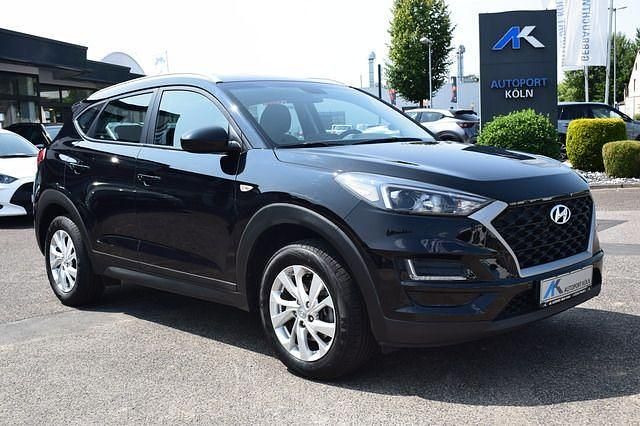 Phantom black / mic (metallic) Gebraucht 2019 Hyundai Tucson Trend SUV | 16.890 € (Guter Preis) - Bild 1/4
