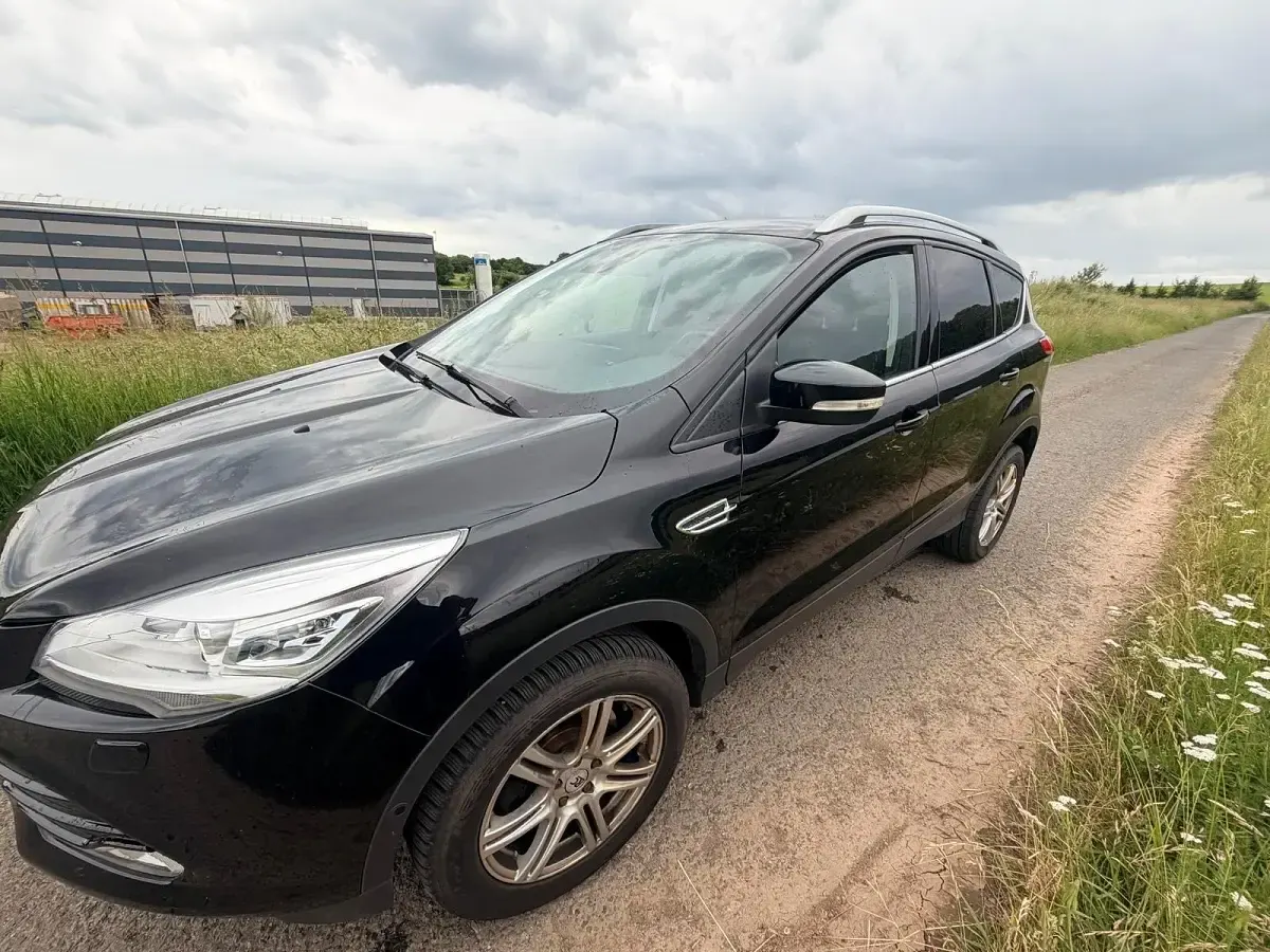 Gebraucht Ford Kuga 180 PS (132 kW) 2016 Schwarz SUV