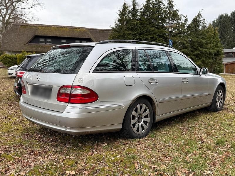 Gebraucht Mercedes E220 150 PS (110 kW) 2005 Silber Kombi