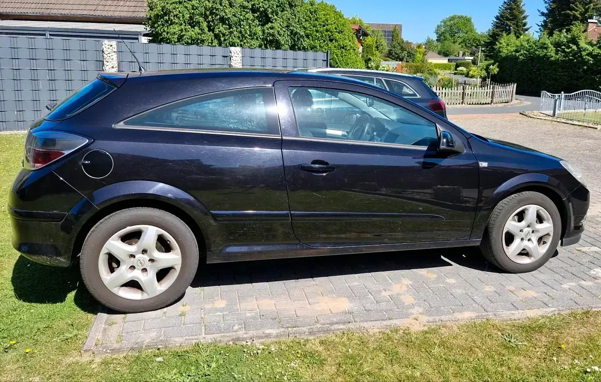 Gebraucht Opel Astra GTC 105 PS (77 kW) 2007 Schwarz Coupé