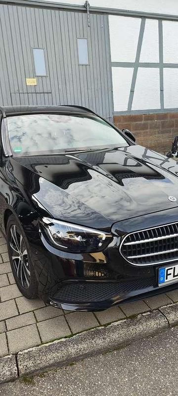 Gebraucht 2020 Mercedes E300 Avantgarde Kombi | 27.000 € (Teuer) - Bild 1/4