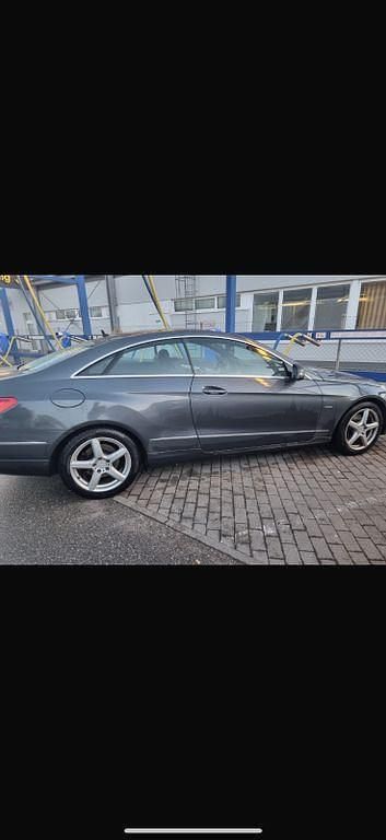 Gebraucht Mercedes E350 265 PS (194 kW) 2012 Blau Coupé