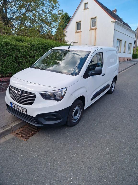 Weiß Gebraucht 2019 Opel Combo Van / Kleinbus | 8.300 € (Fairer Preis) - Bild 1/4