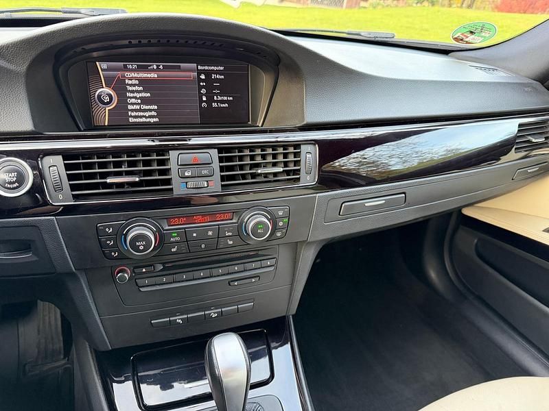 Gebraucht BMW 330 245 PS (180 kW) 2010 Schwarz Kombi