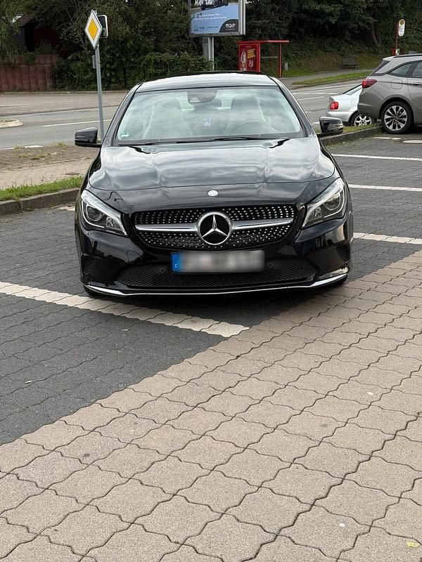 Schwarz Gebraucht 2016 Mercedes CLA220 Limousine | 11.000 € (Guter Preis) - Bild 1/4
